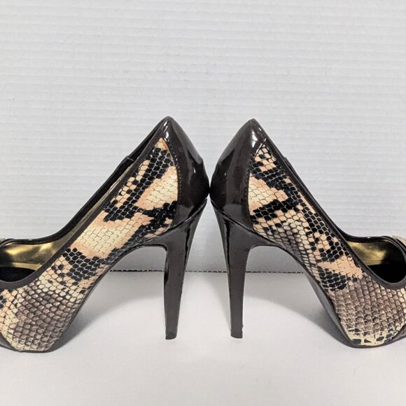Guess Stilettoes  3+ w/ Peep Toe Snakeskin like w/ Guess on Gold Tone size 7 1/2 - Picture 4 of 7